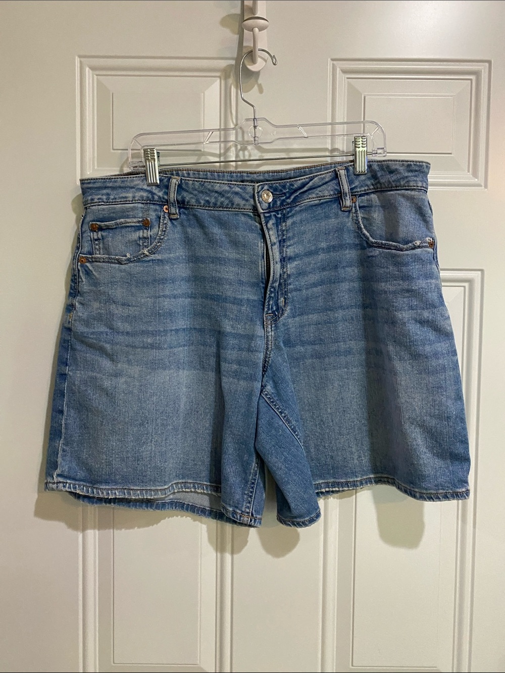 American Eagle Outfitters Light Blue Denim Shorts - Classic Five-Pocket